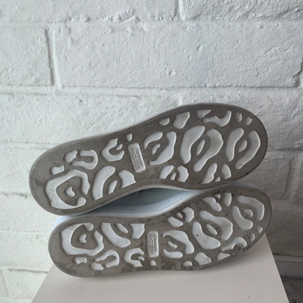 Sneakers - Picture 5 of 7